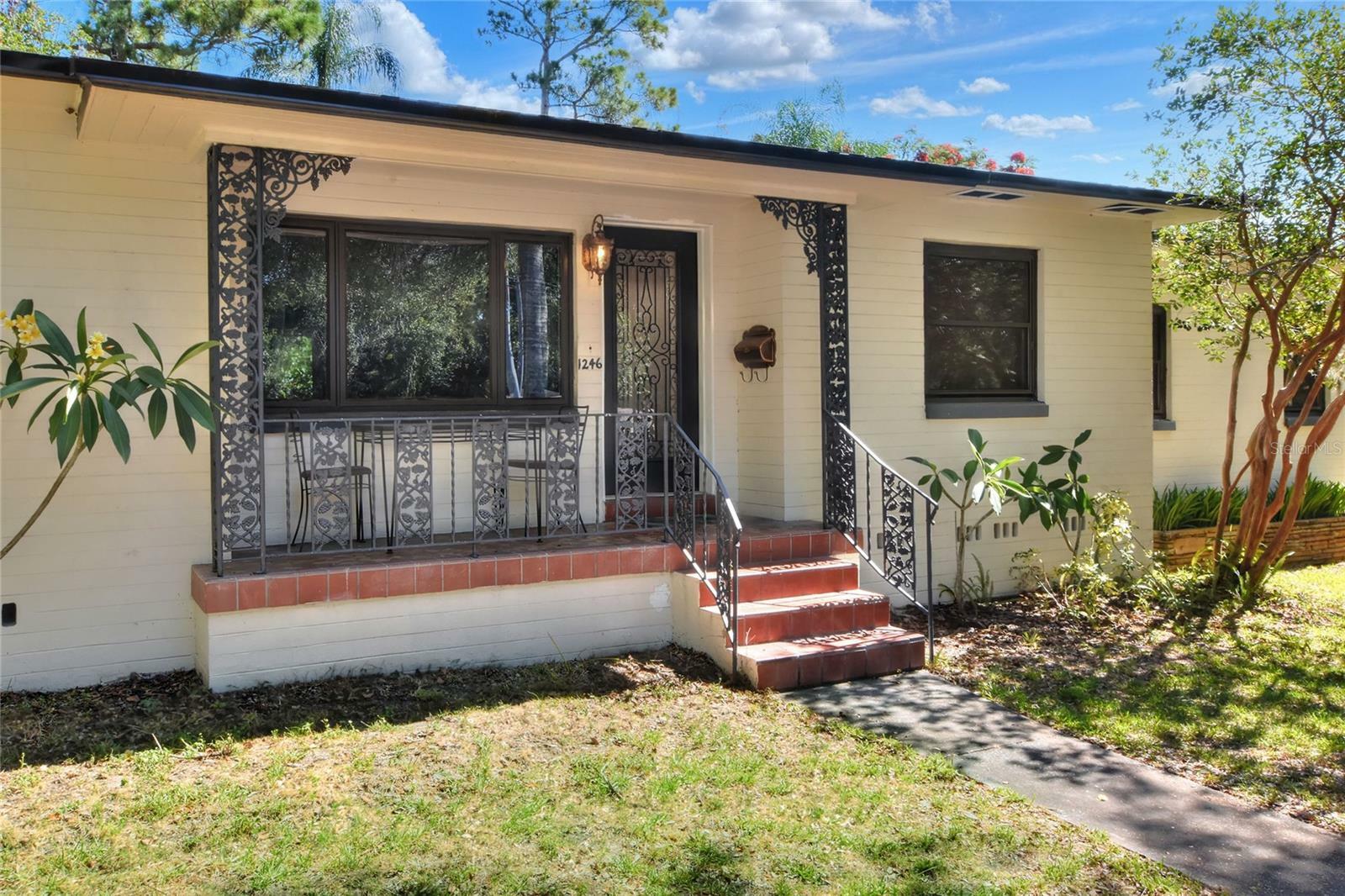 Property Photo:  1246 E Edgewood Drive  FL 33803 