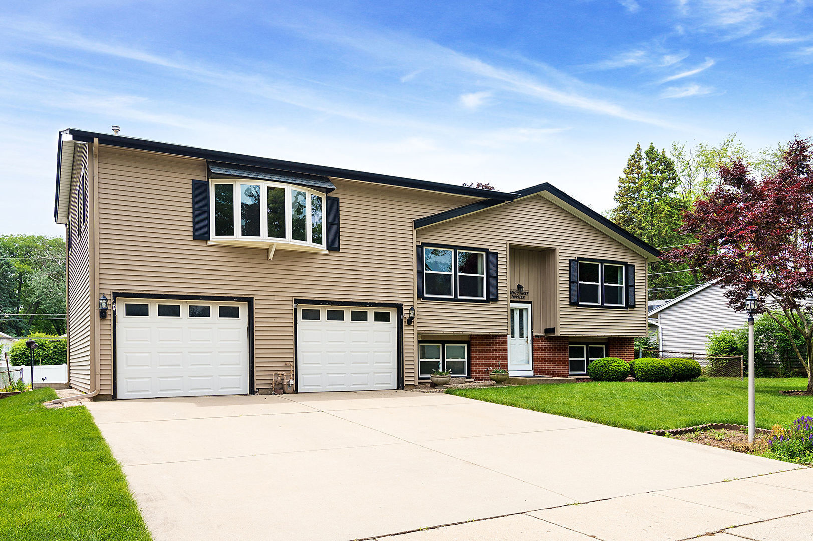 Property Photo: 2313 Kingfisher Lane IL 60008