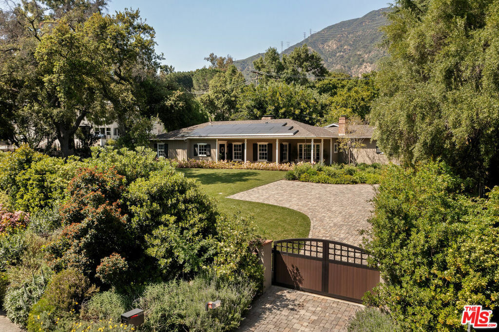 Property Photo:  2085 E Altadena Drive  CA 91001 