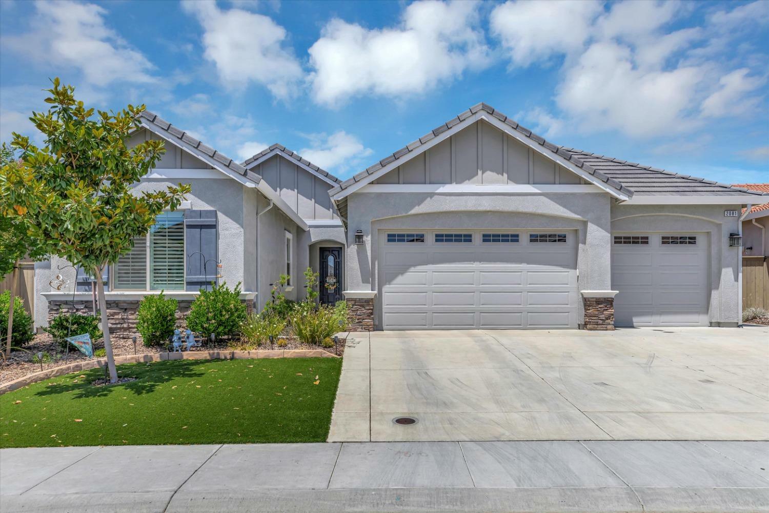 Property Photo: 2081 Hudson Cove Drive CA 95747