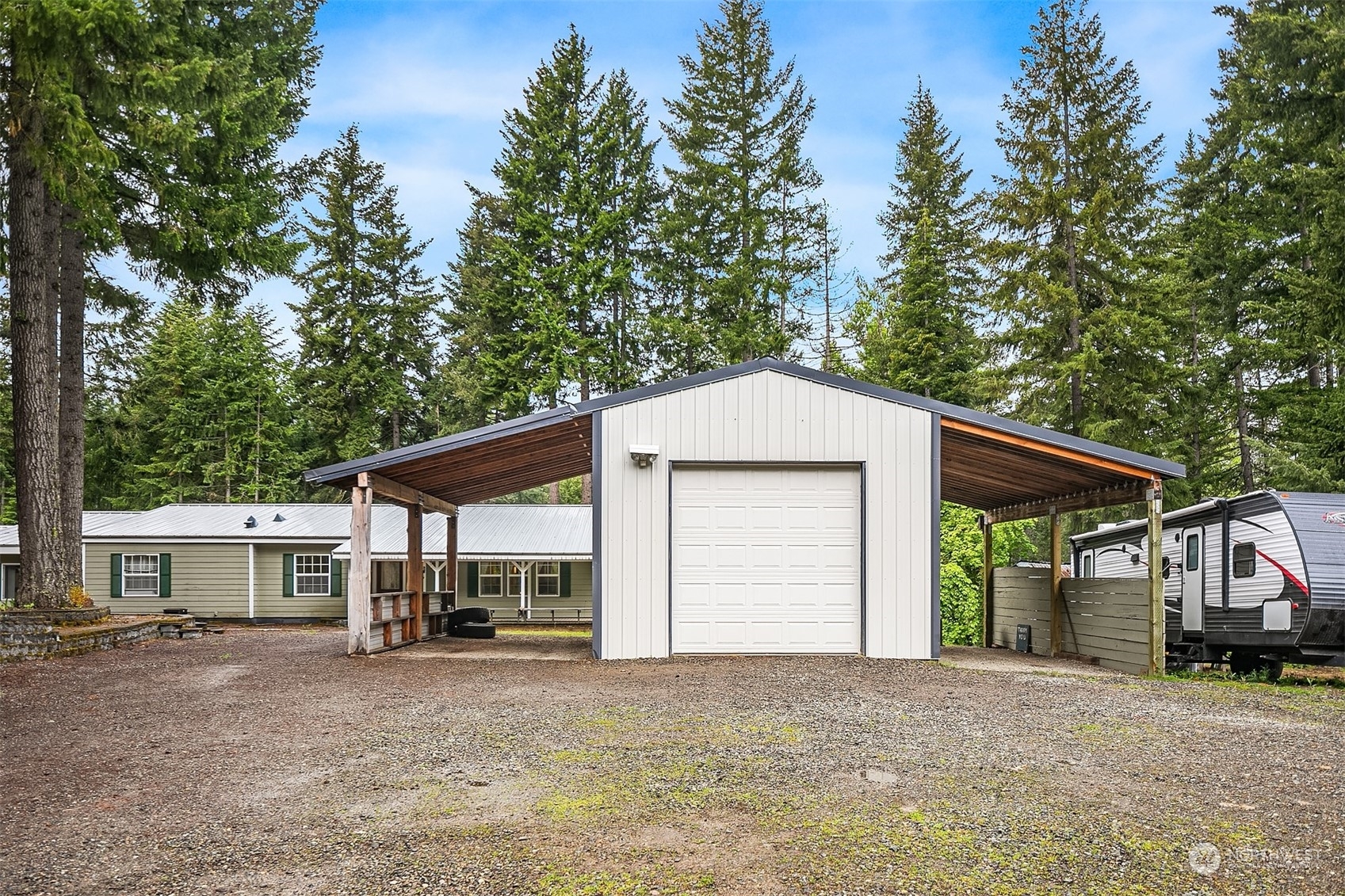 Property Photo:  81 Hawthorn Lane  WA 98925 