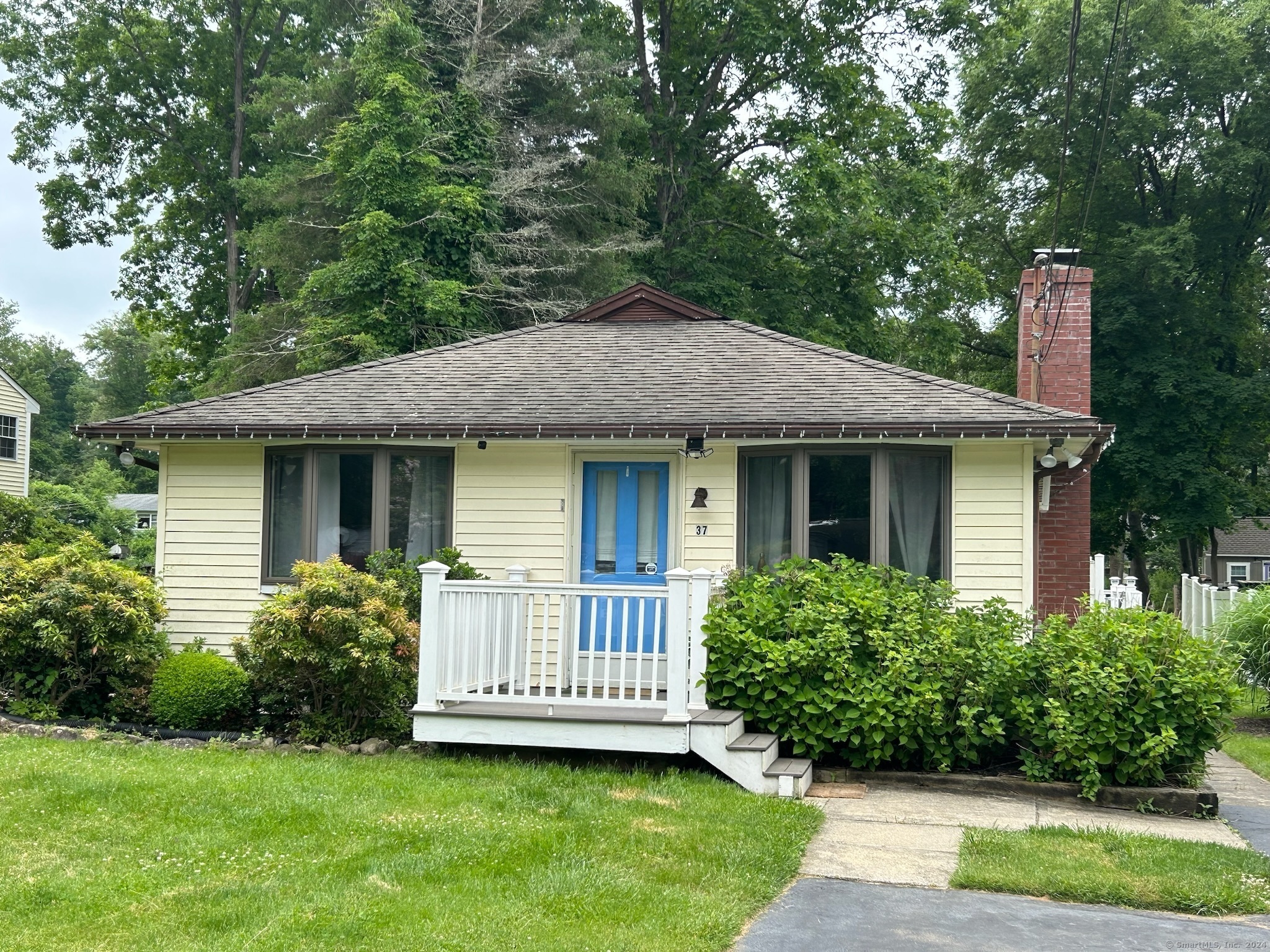 Property Photo: 37 Middle Road CT 06437