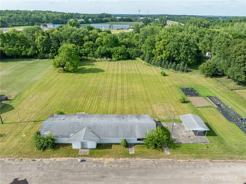 Property Photo: 1065 Rona Parkway Drive OH 45324