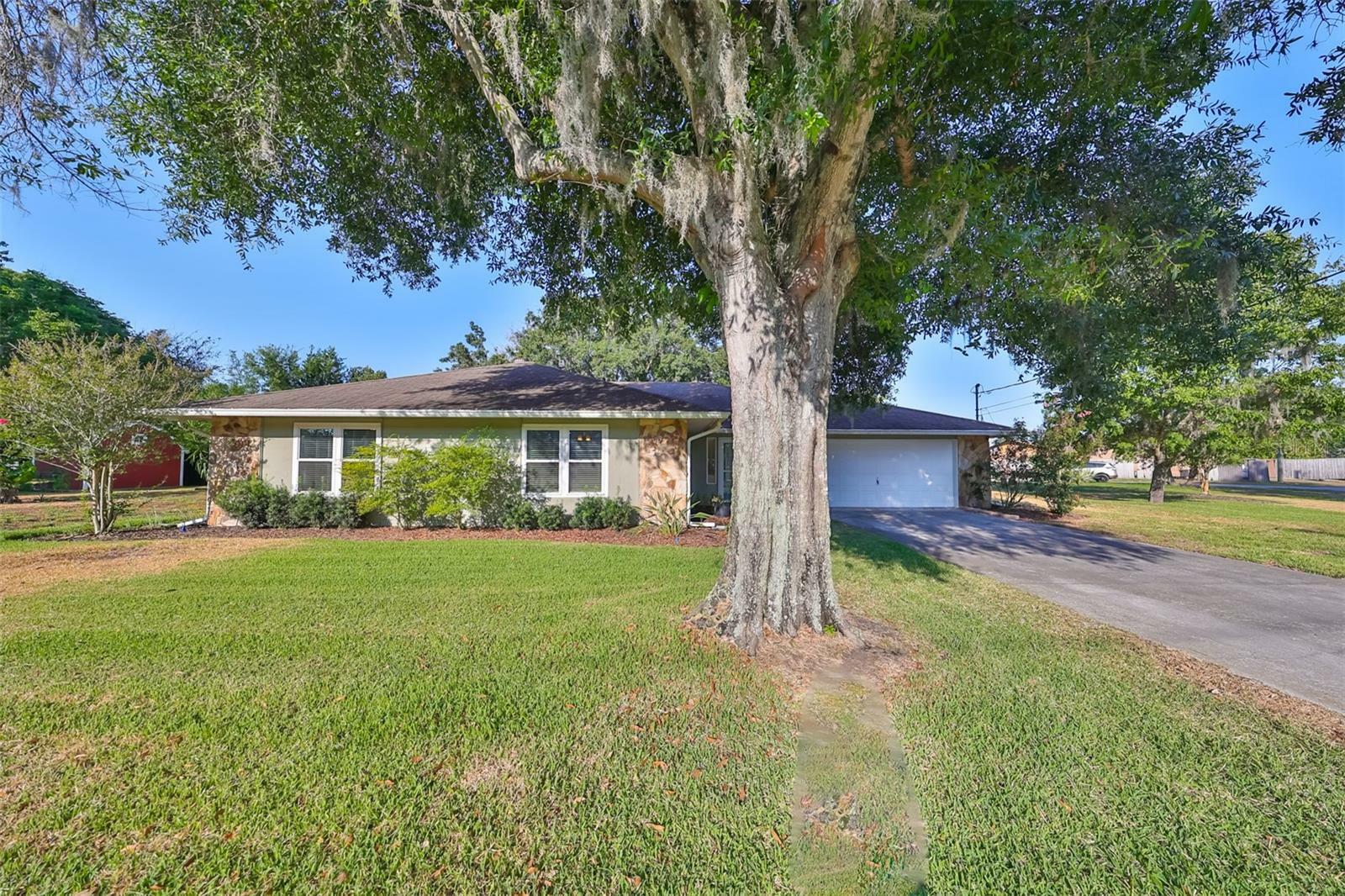 Property Photo:  220 Coleman Drive E  FL 33884 