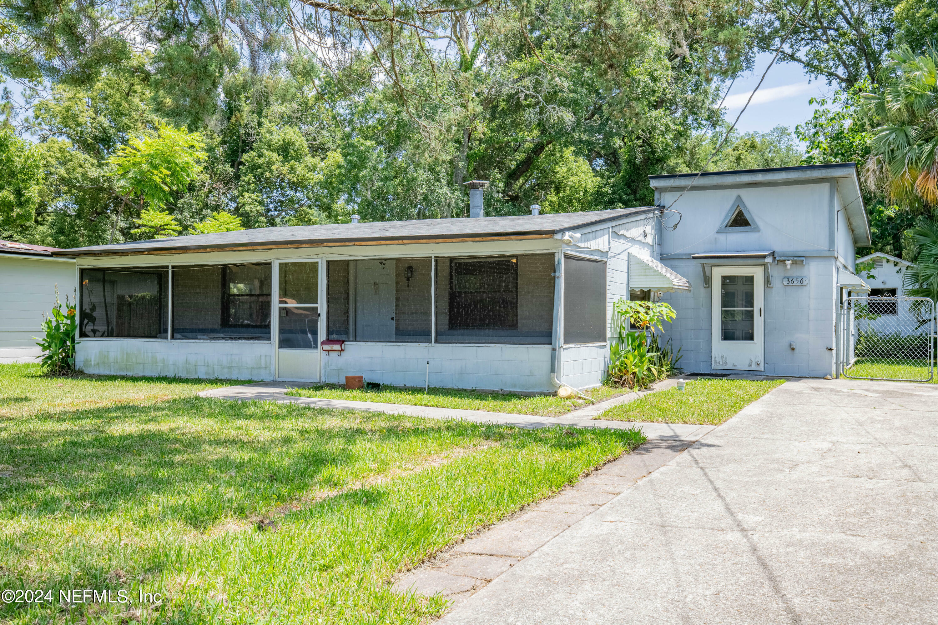 Property Photo: 3656 Mimosa Drive FL 32207