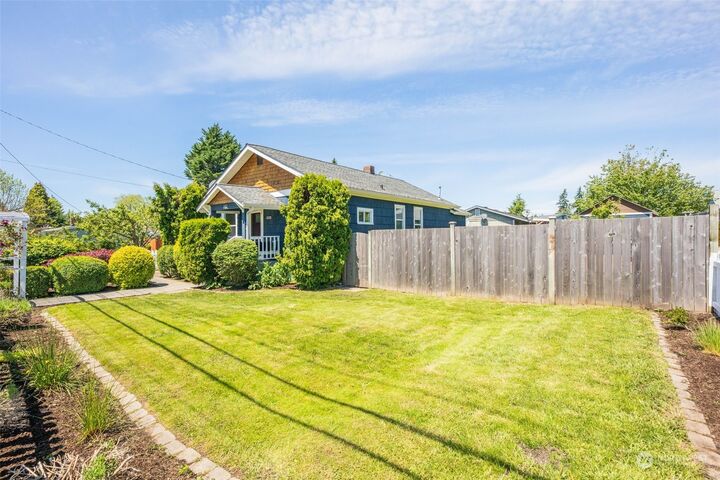 Property Photo:  2101 E Section Street  WA 98274 