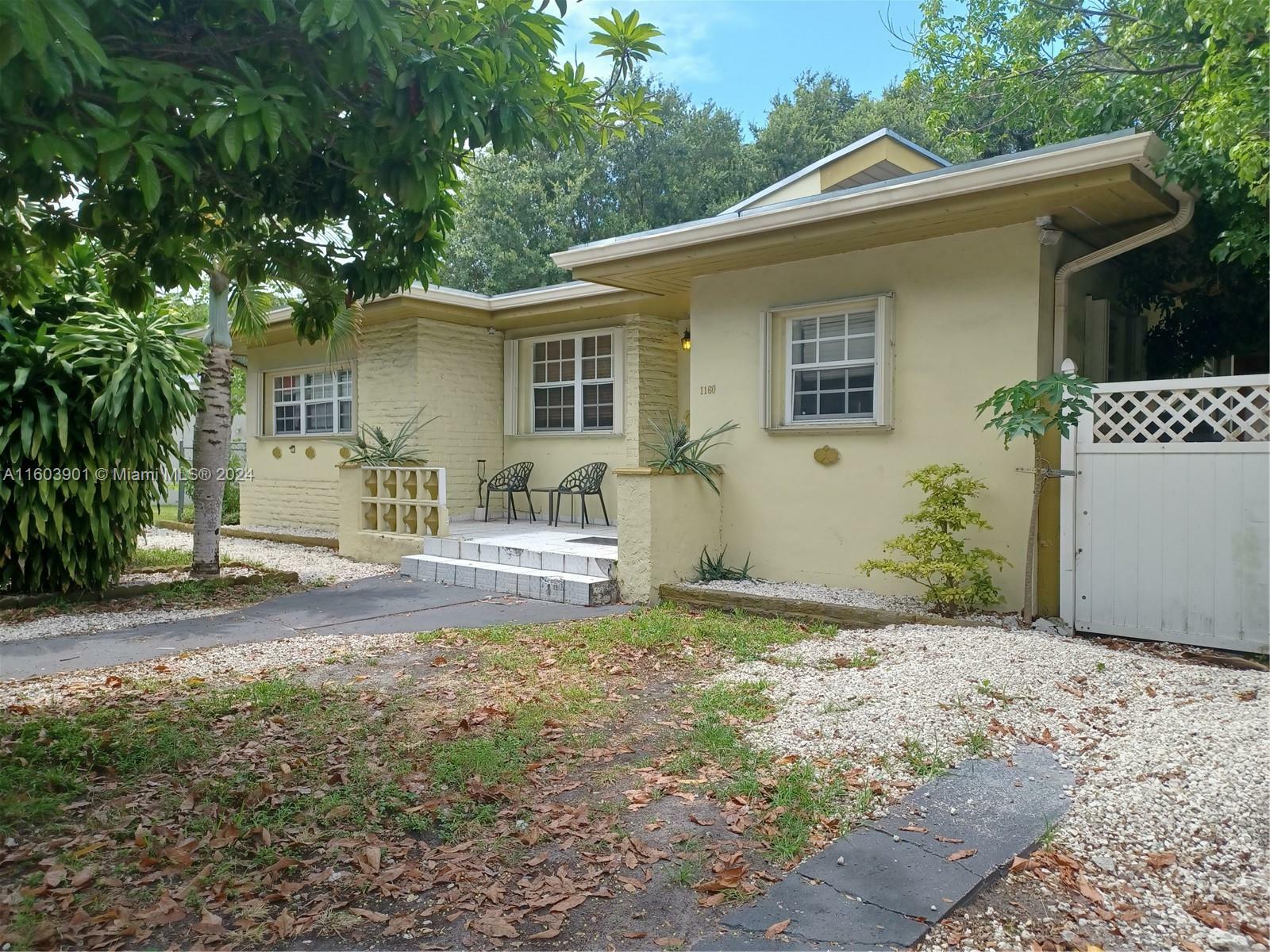 Property Photo:  1160 NE 129th St  FL 33161 