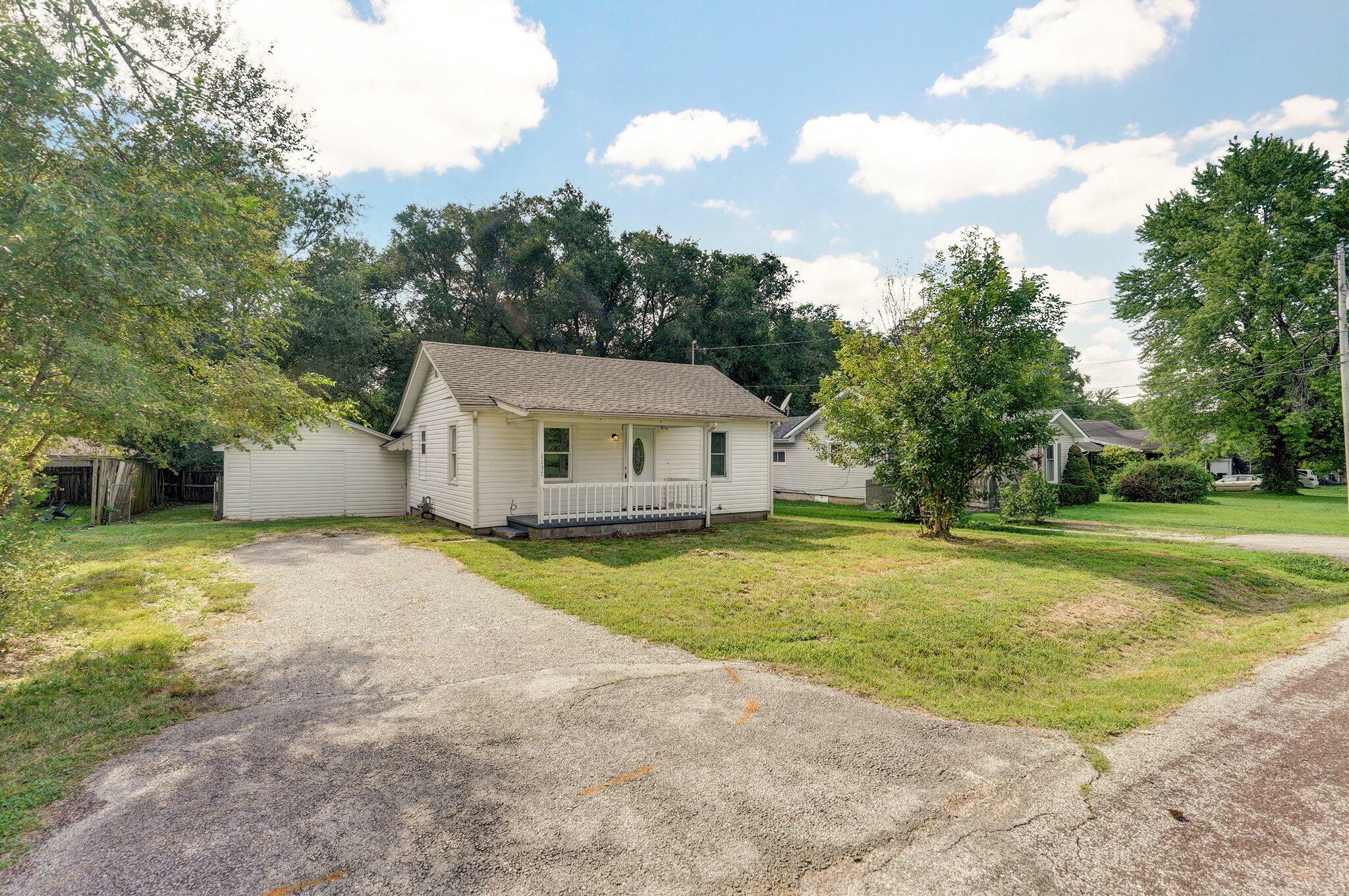 Property Photo: 1157 S Homewood Avenue MO 65802