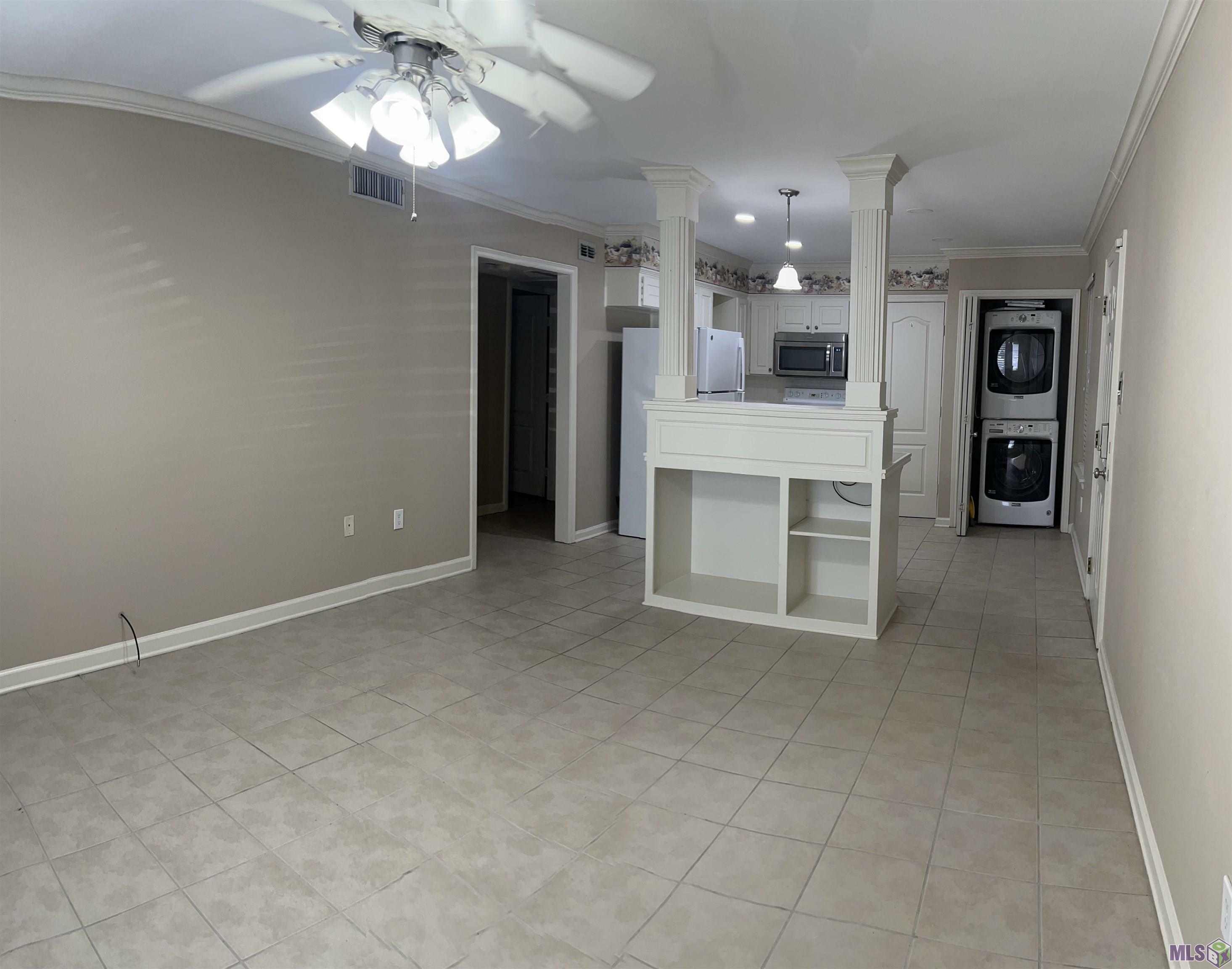 Property Photo:  445 W Parker Blvd #7  LA 70808 