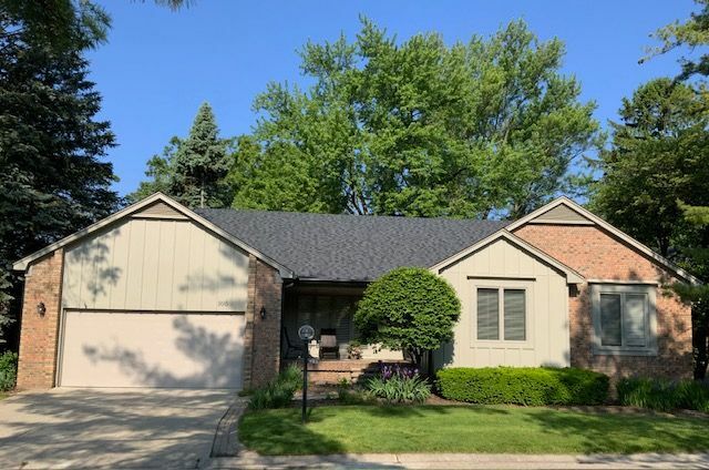 Property Photo: 995 Stratford Place MI 48304 2933