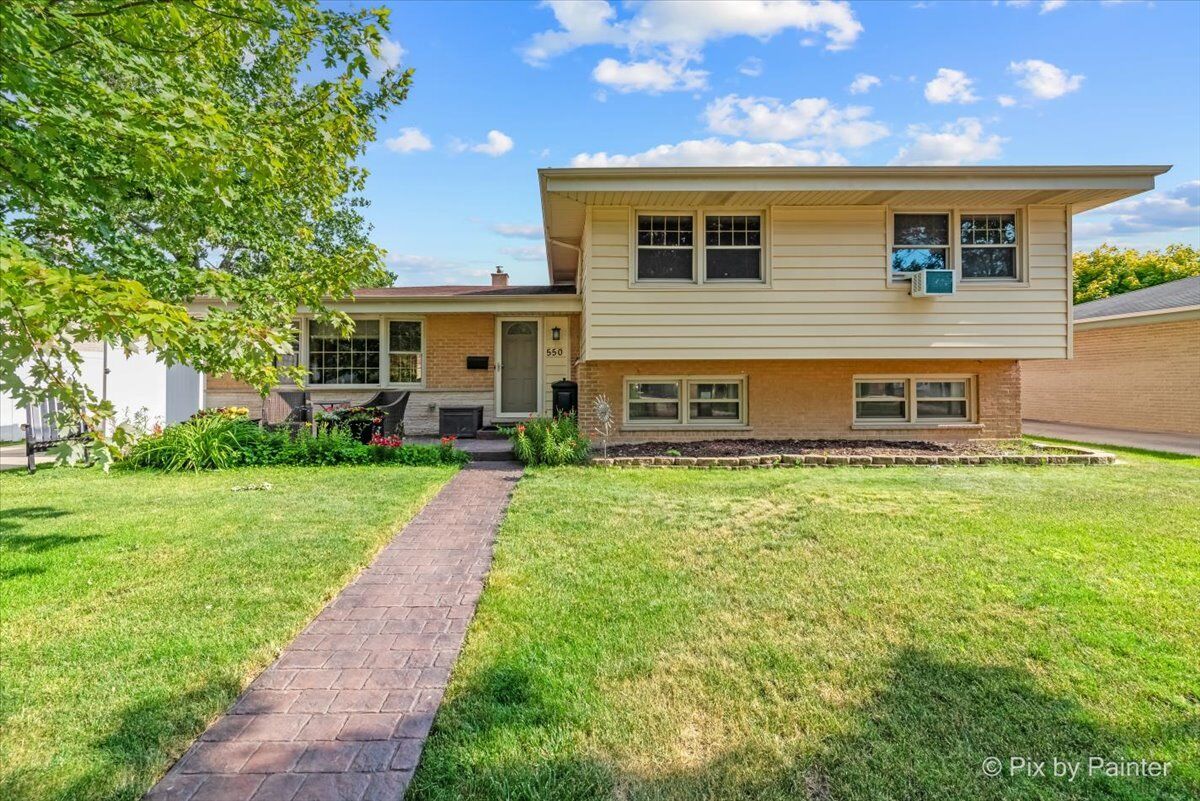 Property Photo:  550 Arlene Drive  IL 60191 