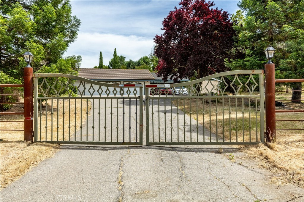 Property Photo:  425 Gahan Place  CA 93446 