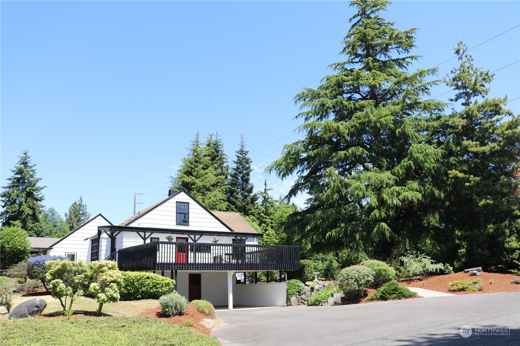 Property Photo: 19409 1st Avenue S WA 98148