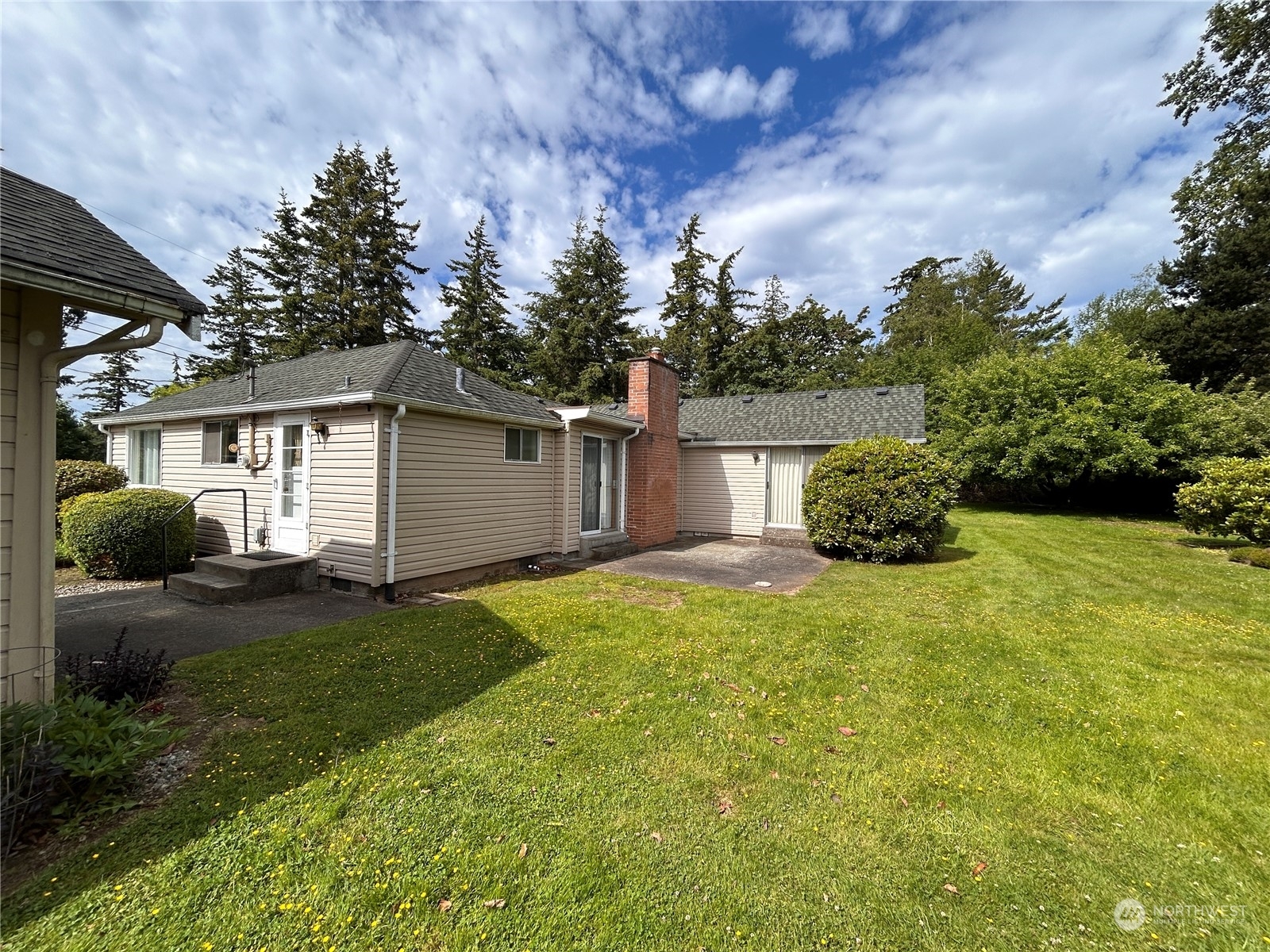 Property Photo:  612 Baker Street  WA 98225 