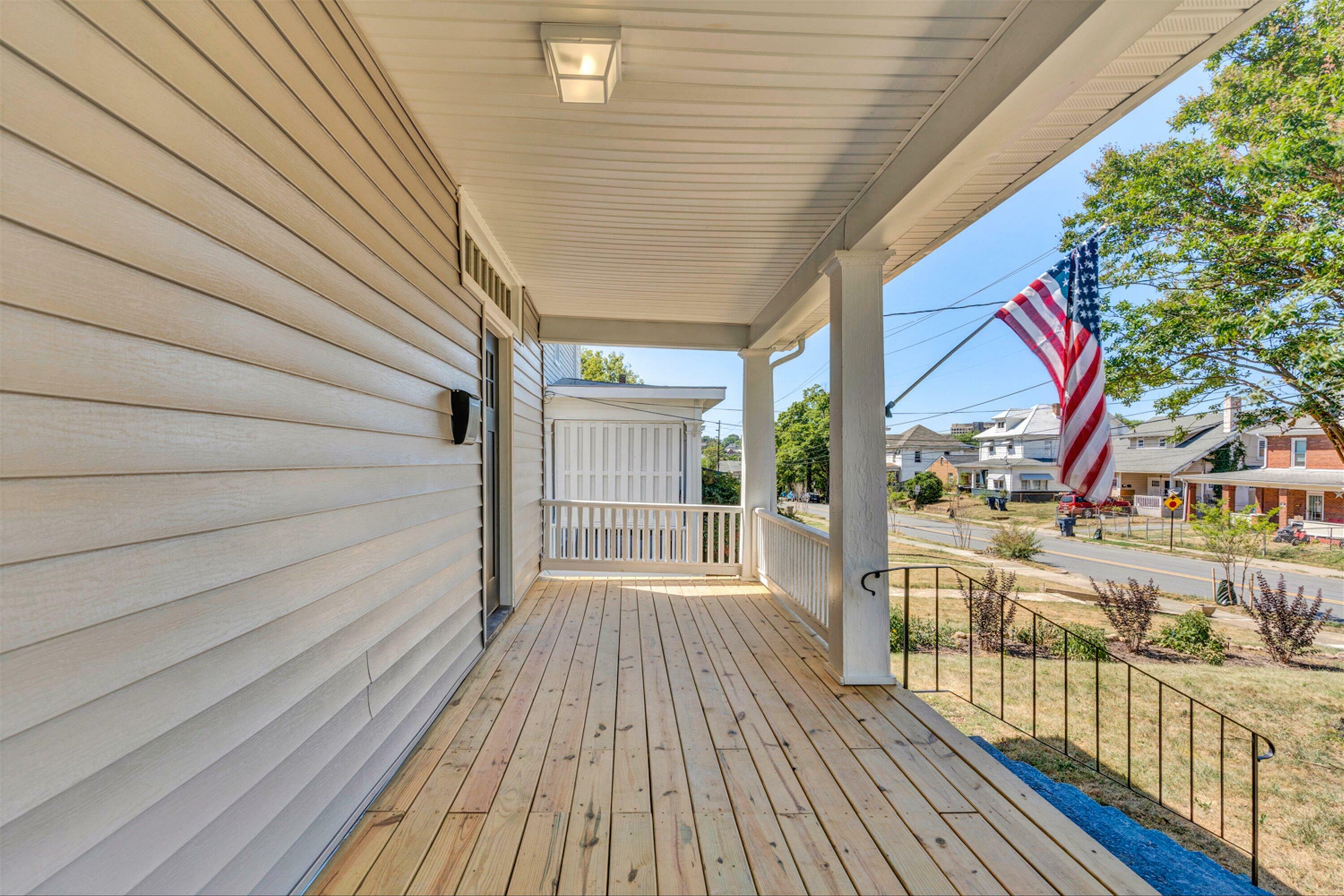 Property Photo:  431 Riverland Rd SE  VA 24014 