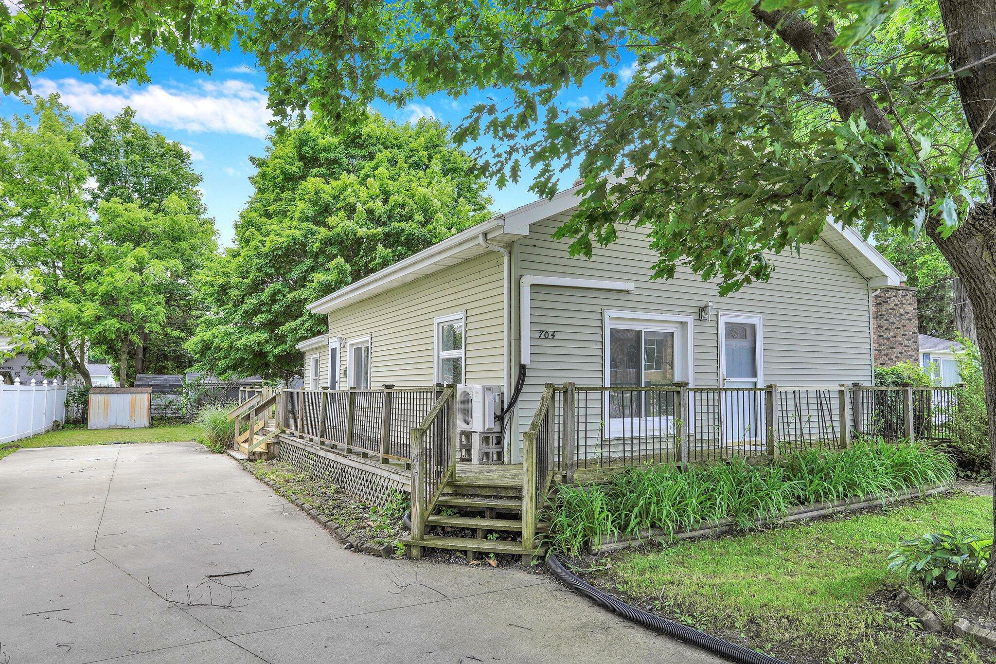 704 E North Street  Owosso MI 48867 photo