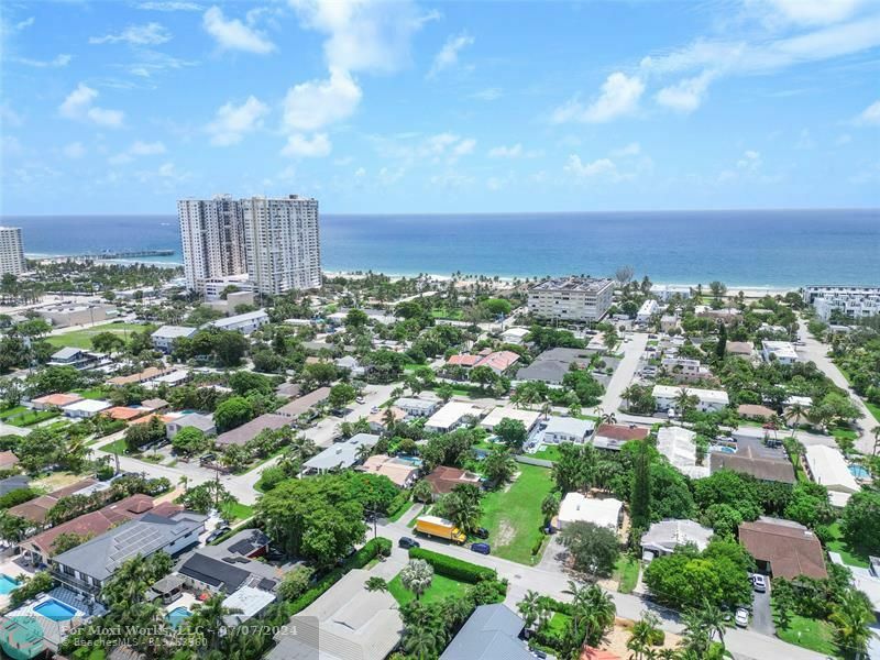 Property Photo:  412 S Riverside Dr  FL 33062 