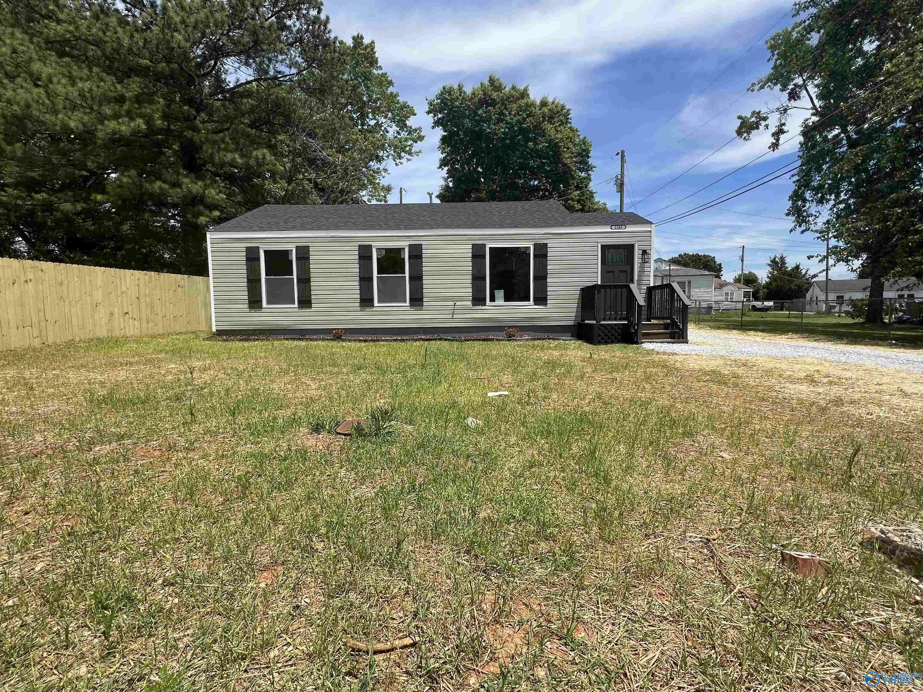 Property Photo:  2103 Ridgeway Street SW  AL 35805 