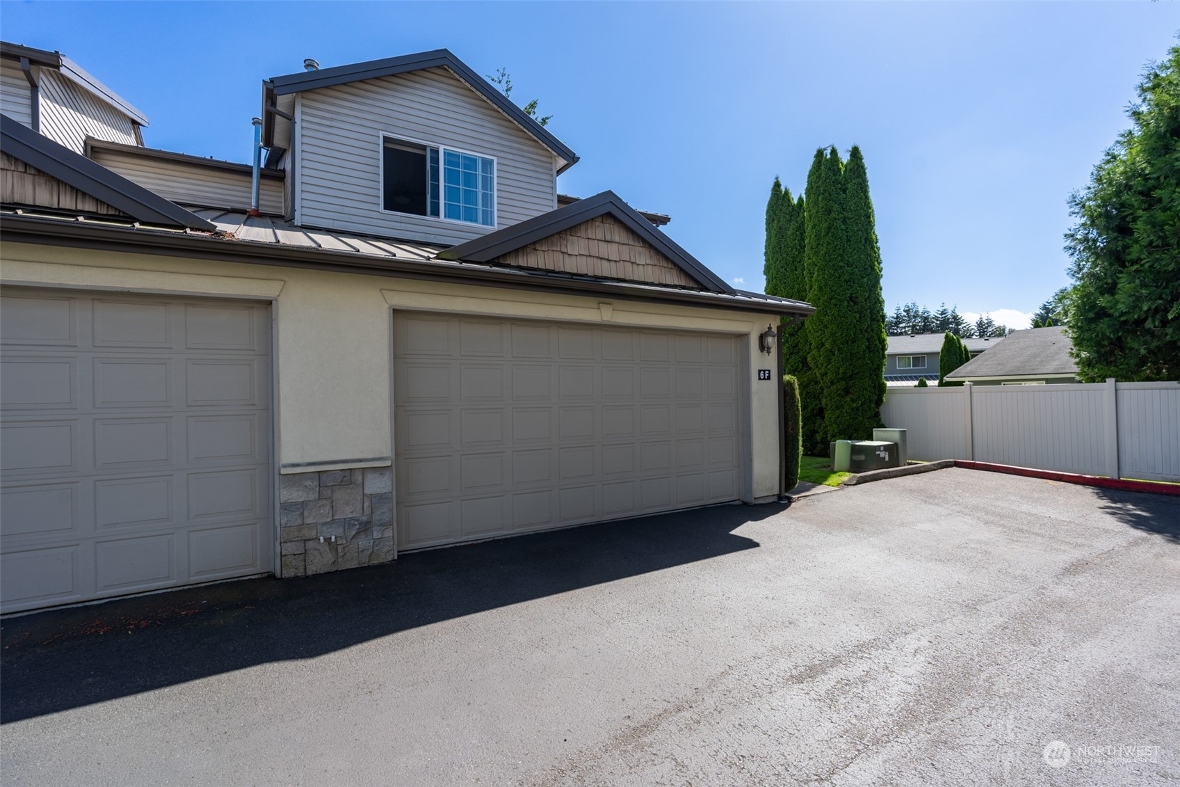 Property Photo: 418 17th Street SE 6-F WA 98002