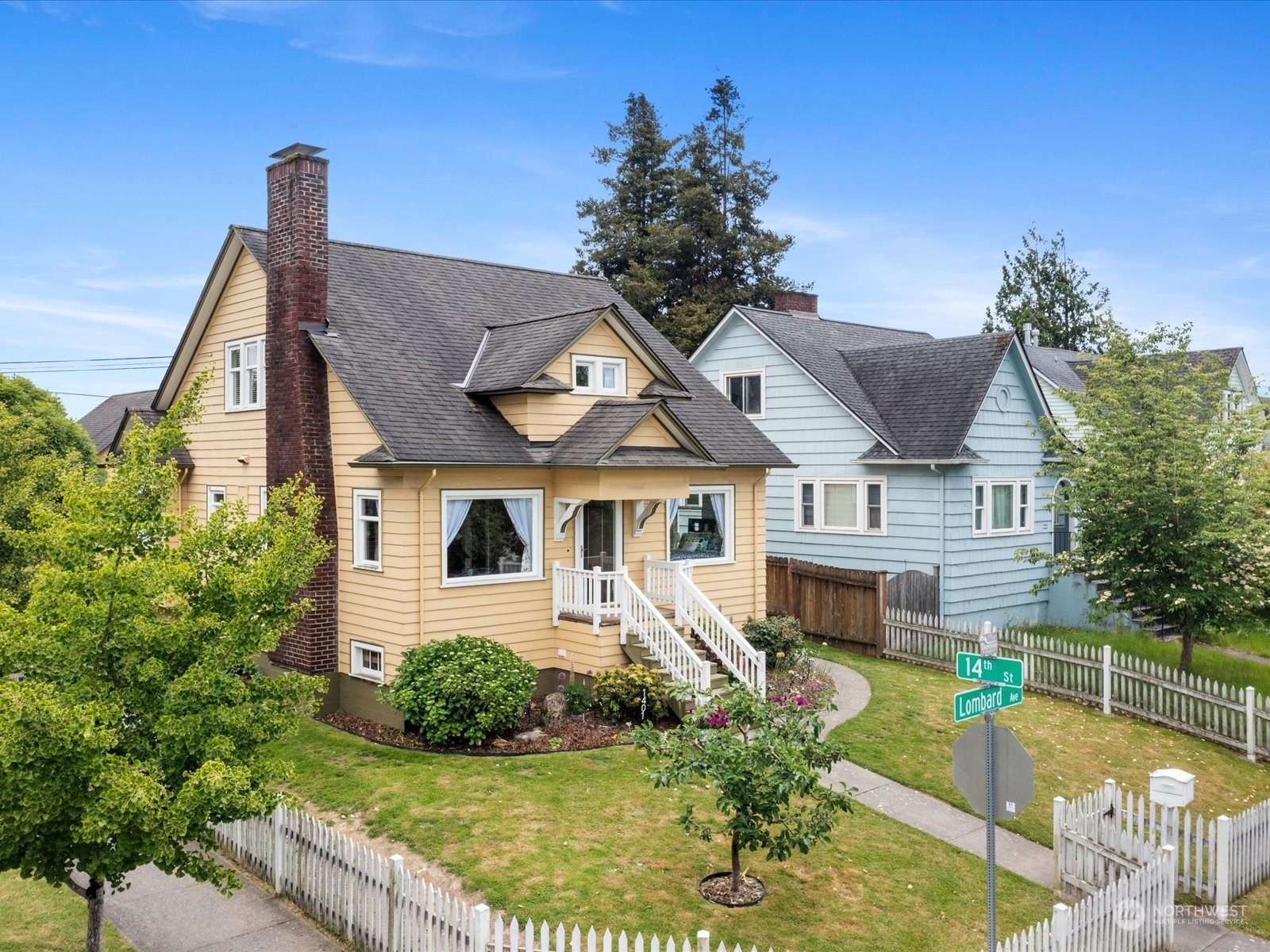 Property Photo:  1401 Lombard Avenue  WA 98201 