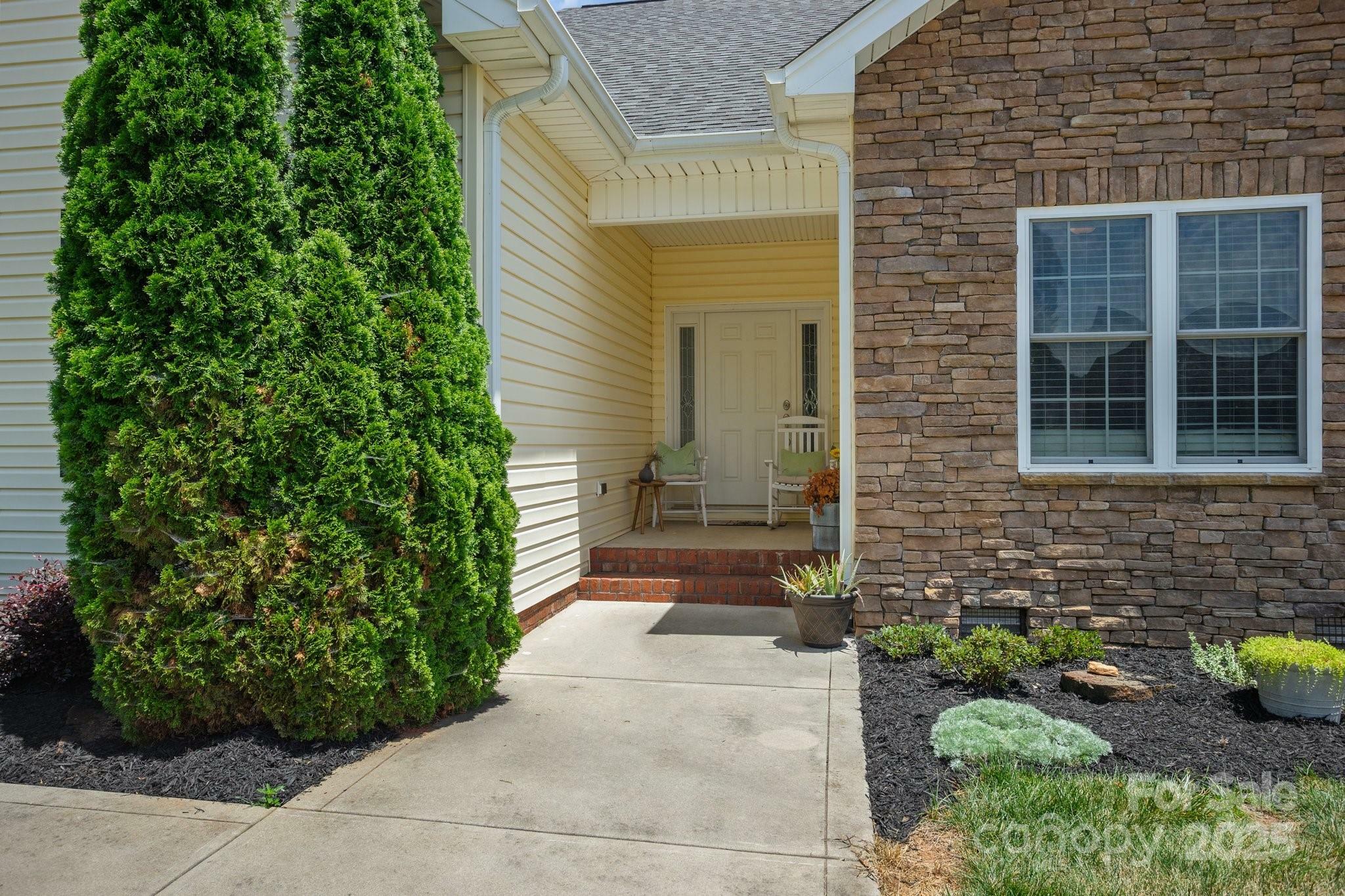 Property Photo: 104 Castle Pines Lane NC 28625