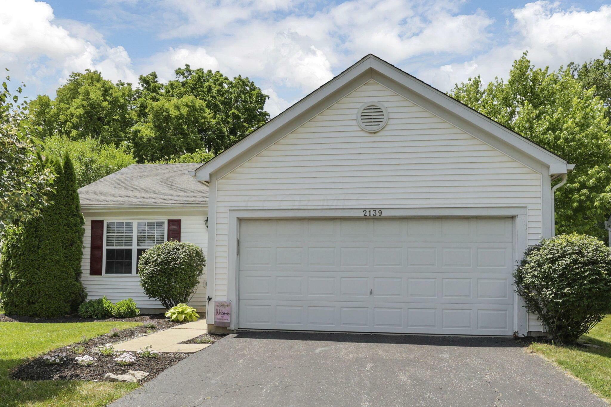 Property Photo: 2139 Kingscreek Court OH 43123