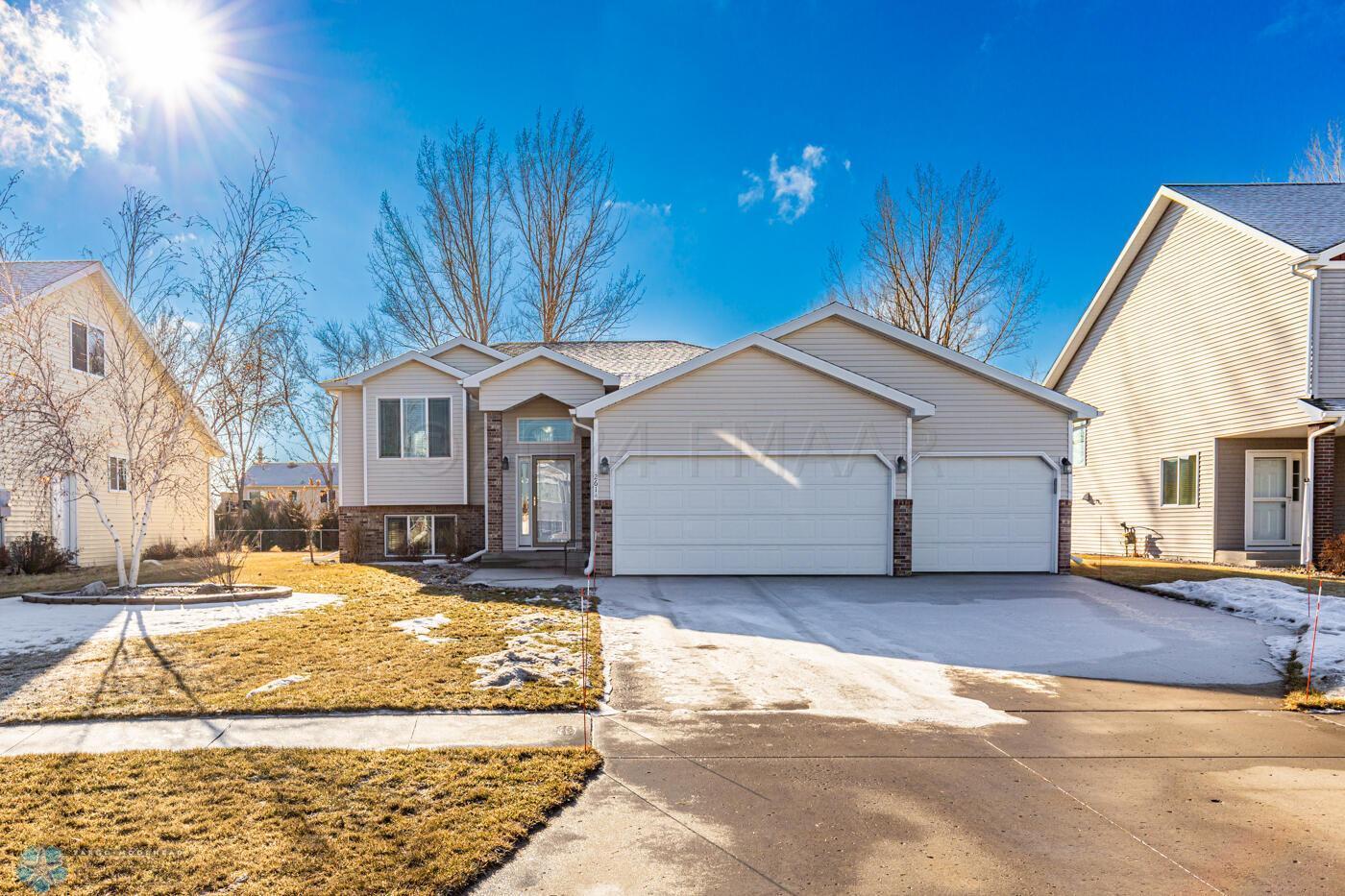 Property Photo: 2614 57 Avenue S ND 58104