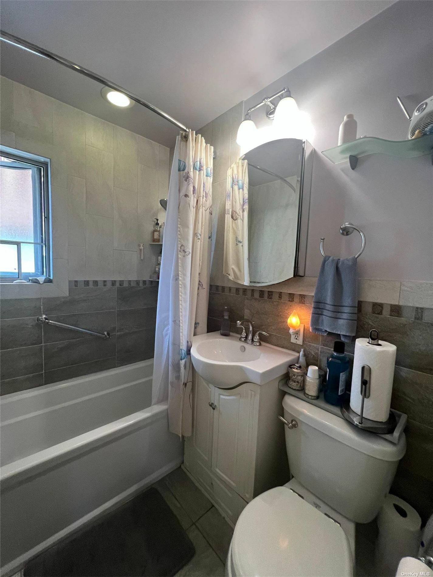 Property Photo:  227-08 88th Avenue Uppr  NY 11427 