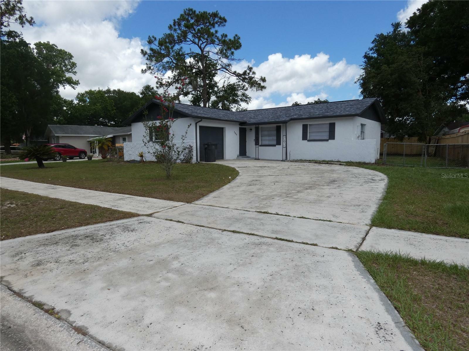 Property Photo:  509 Robin Hill Circle  FL 33510 