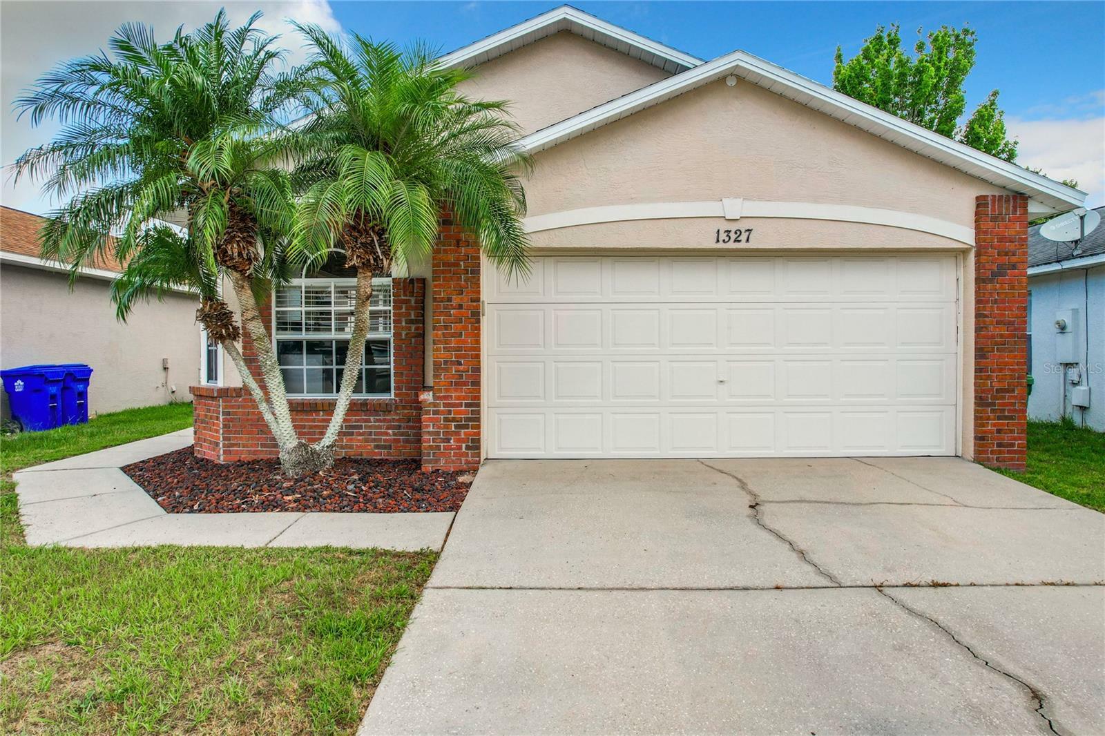 Property Photo:  1327 Daniels Cove Drive  FL 34787 