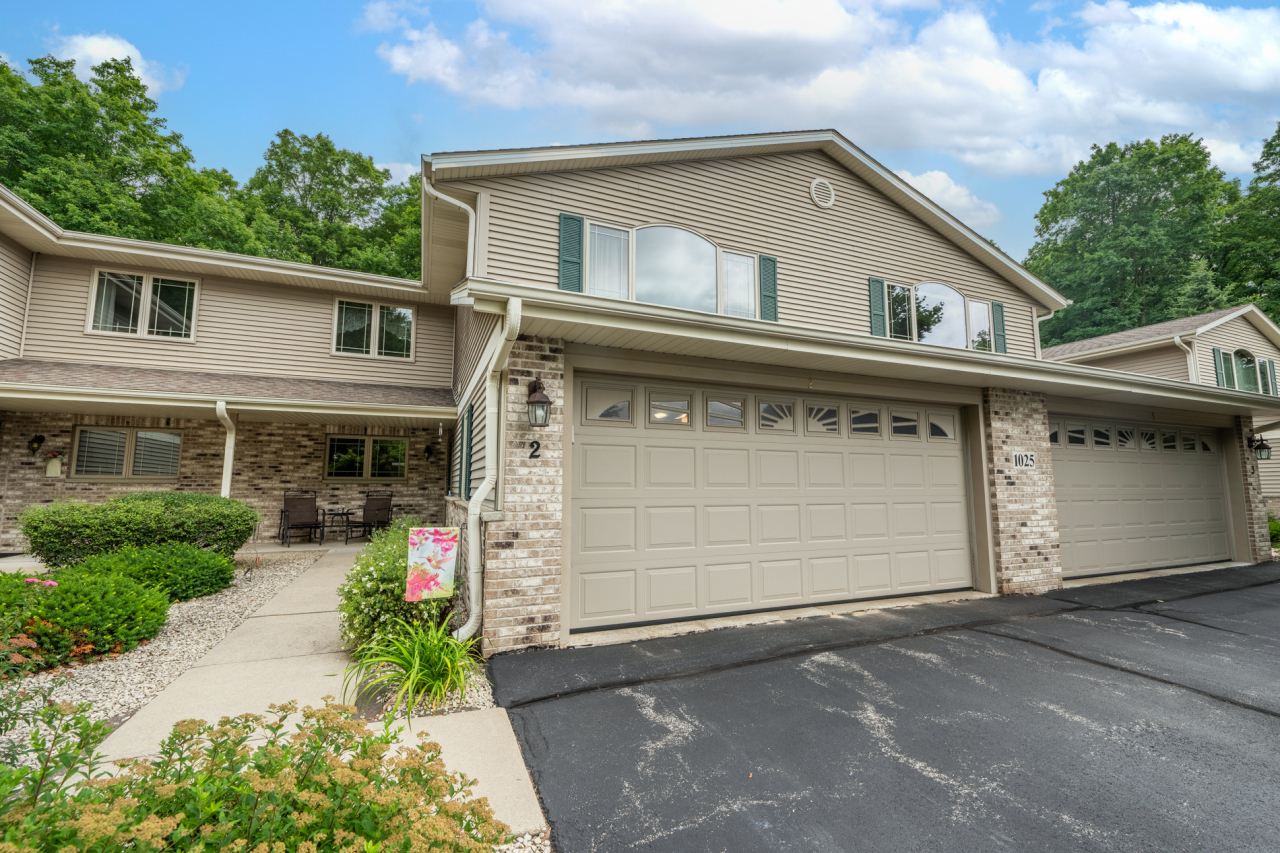 Property Photo: 1025 Shadowood Cir 2 WI 53095