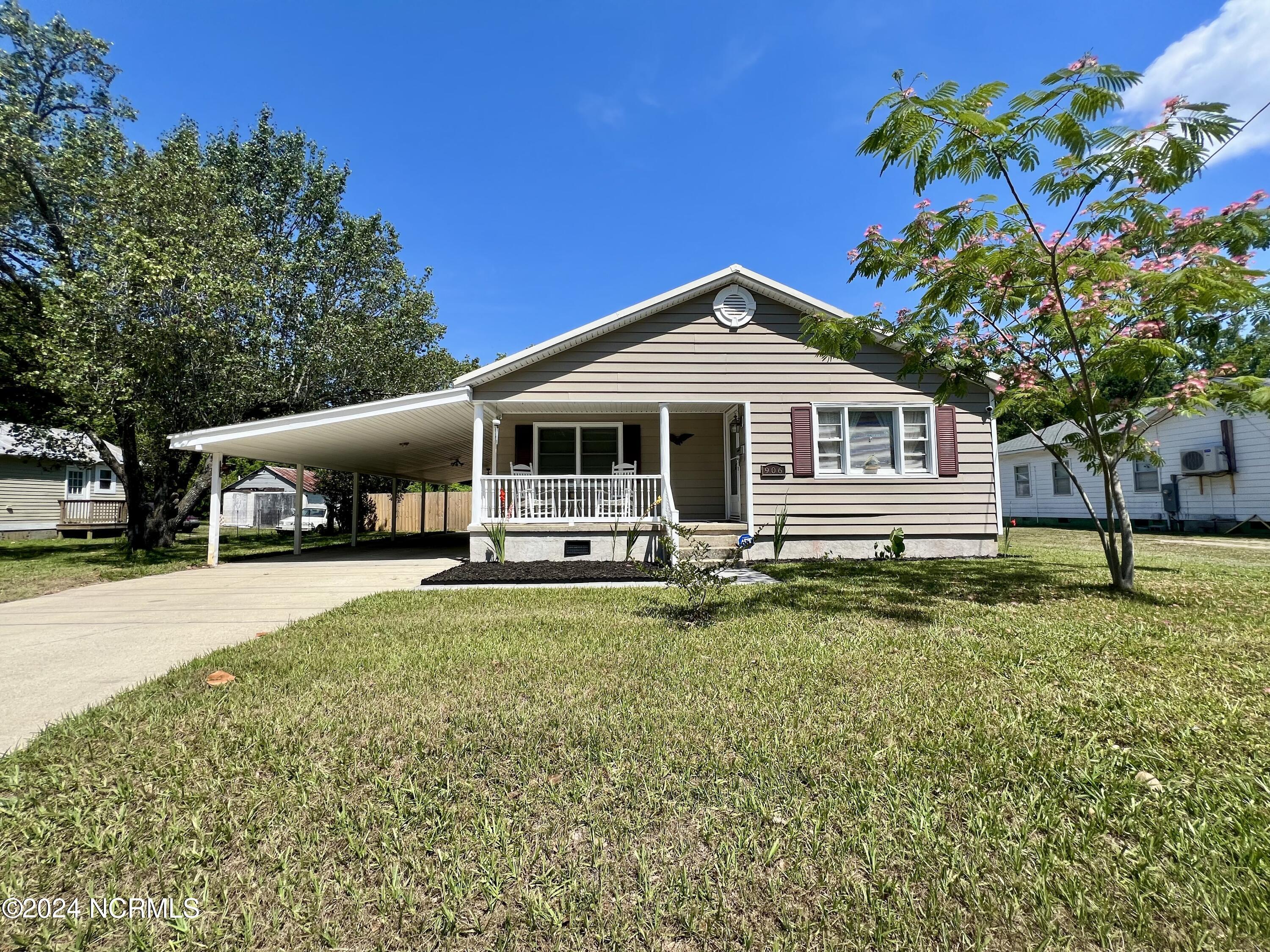 Property Photo:  906 Neuse Avenue  NC 28560 