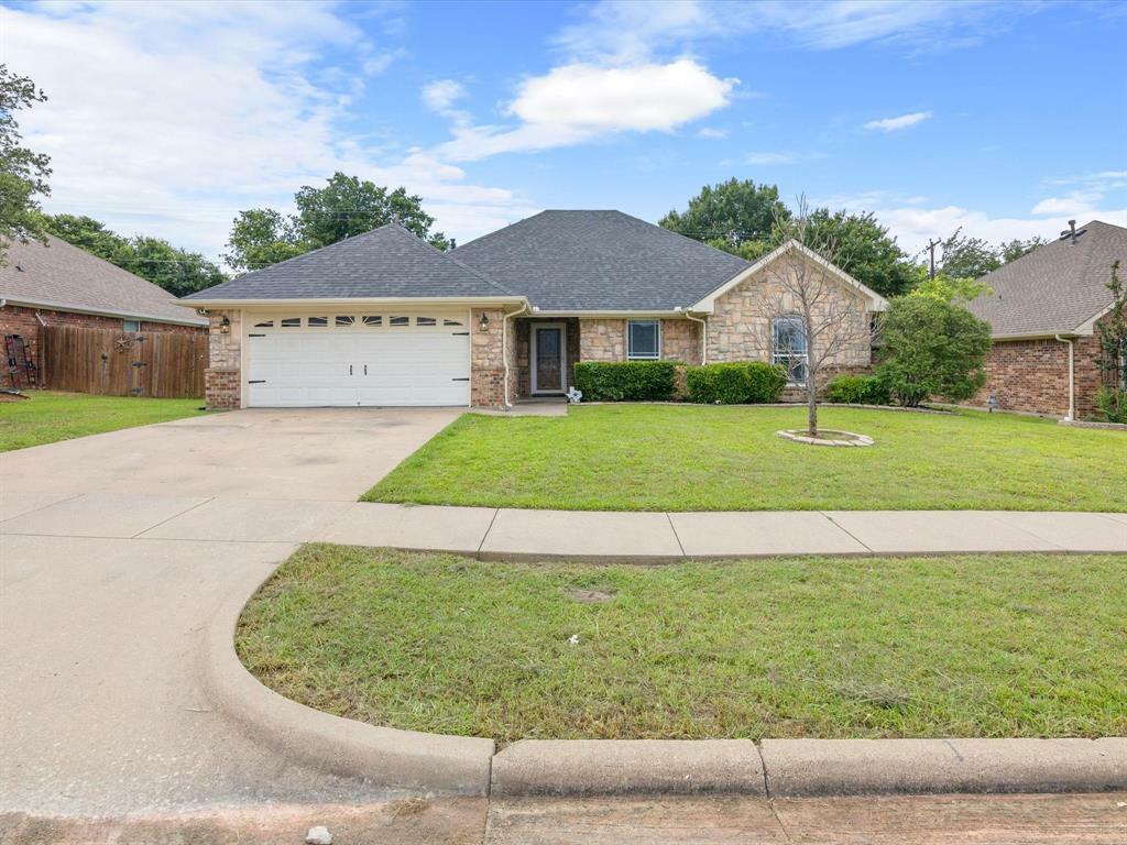 809 Oakmont Drive  Ennis TX 75119 photo