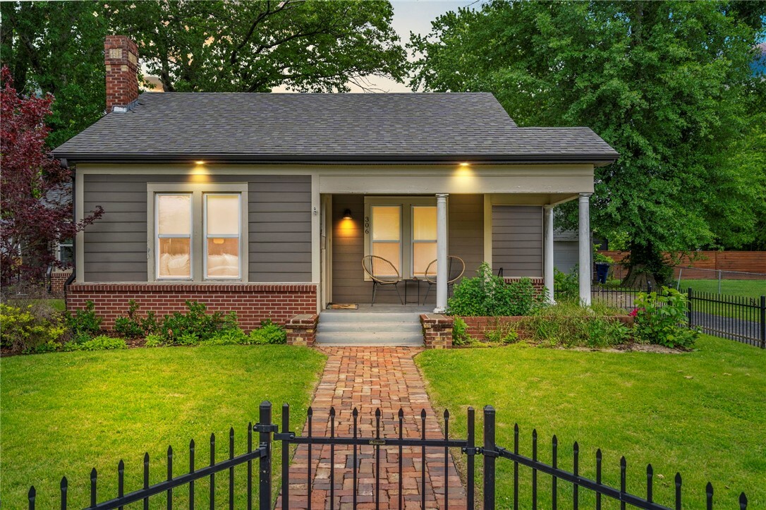 Property Photo:  306 NW C Street  AR 72712 