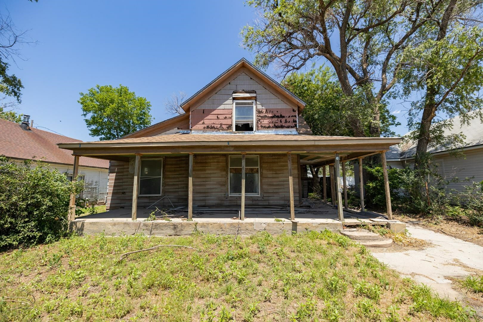 Property Photo:  422 E Avenue C  KS 67501 