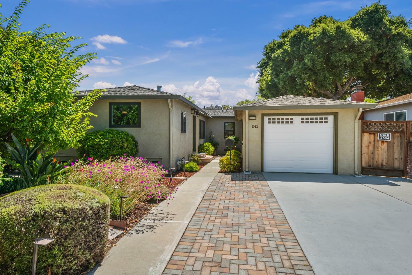 Property Photo:  1142 Hollyburne Avenue  CA 94025 