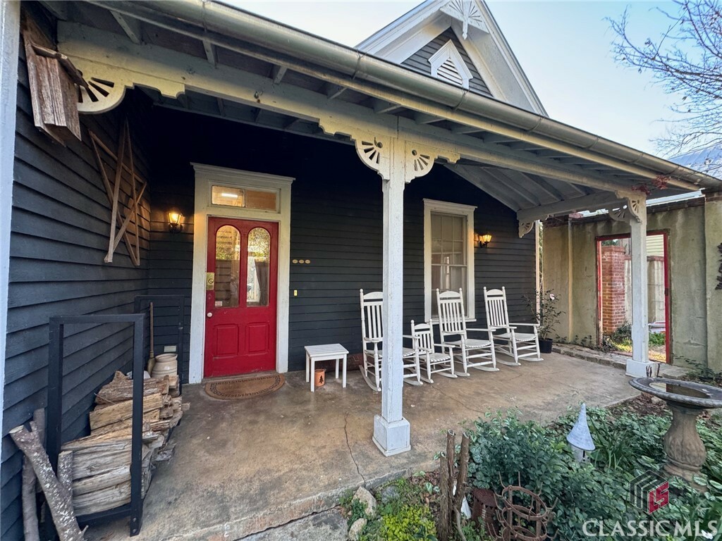 Property Photo:  564 Pulaski Street  GA 30601 