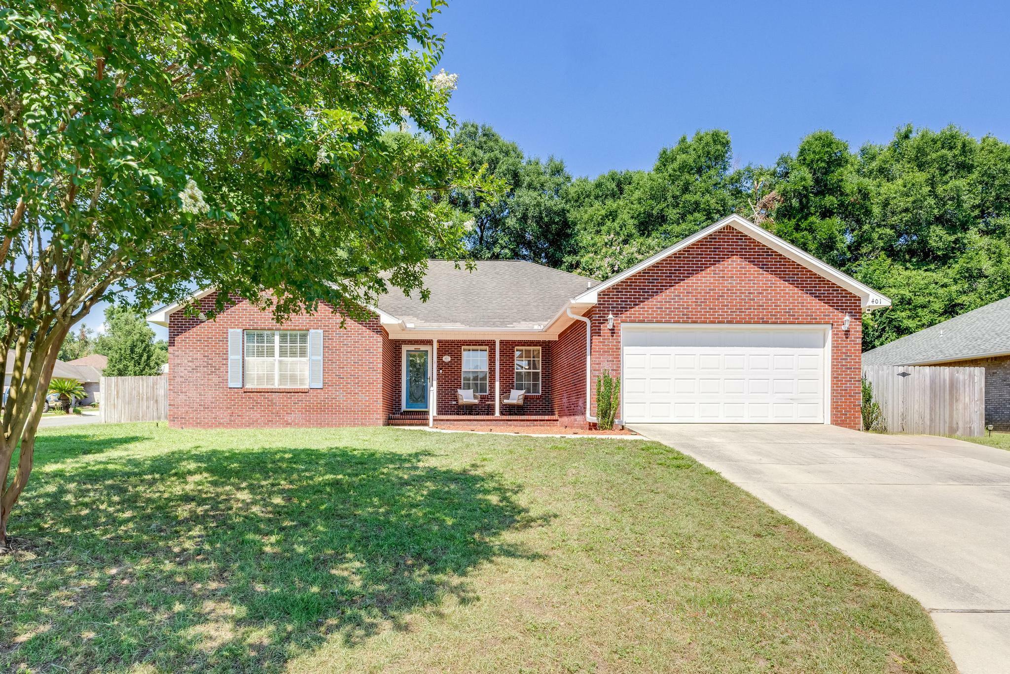 Property Photo: 401 Tobago Court FL 32536