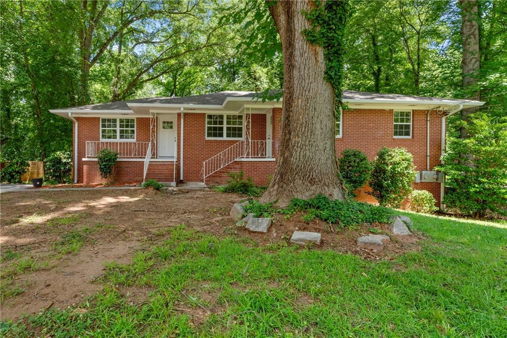 Property Photo:  861 Jefferson Avenue B  GA 30344 