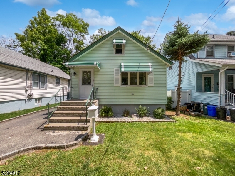 Property Photo:  2079 Allen St  NJ 07065 