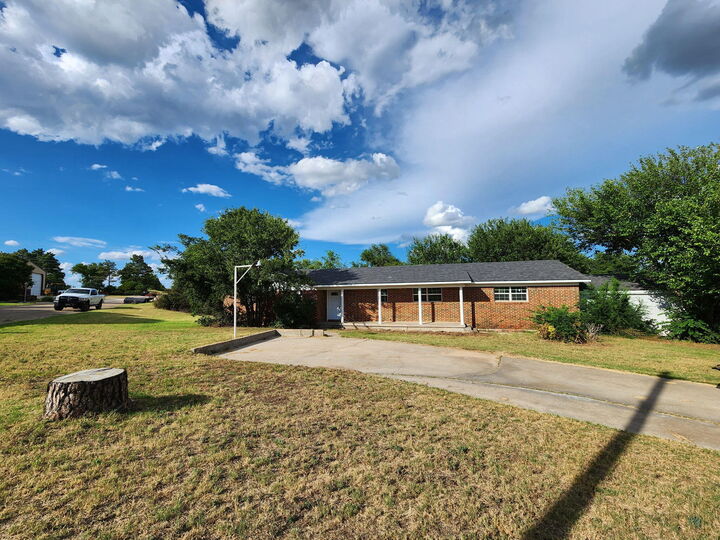 602 N Cypress  McLean TX 79057 photo