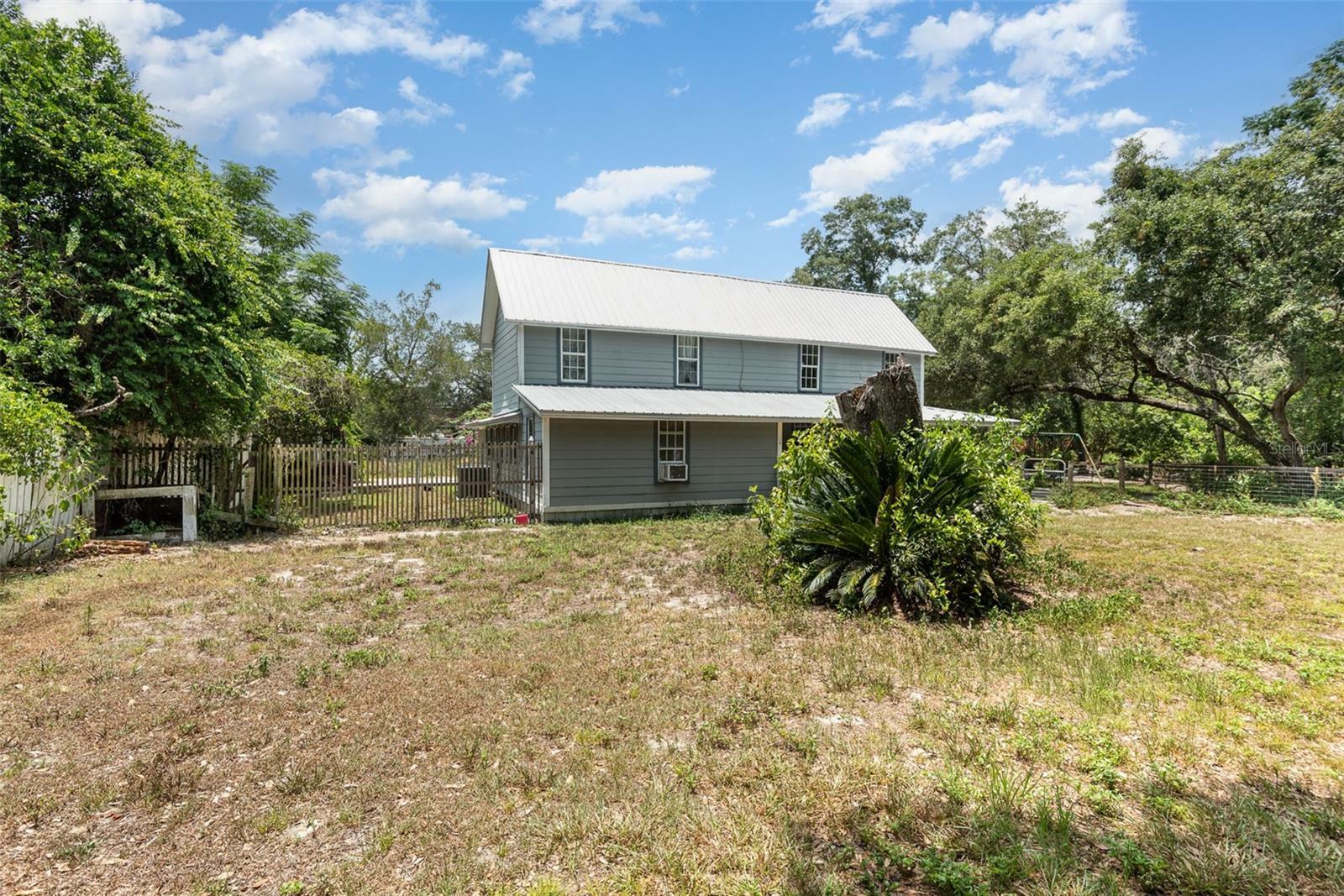 Property Photo:  