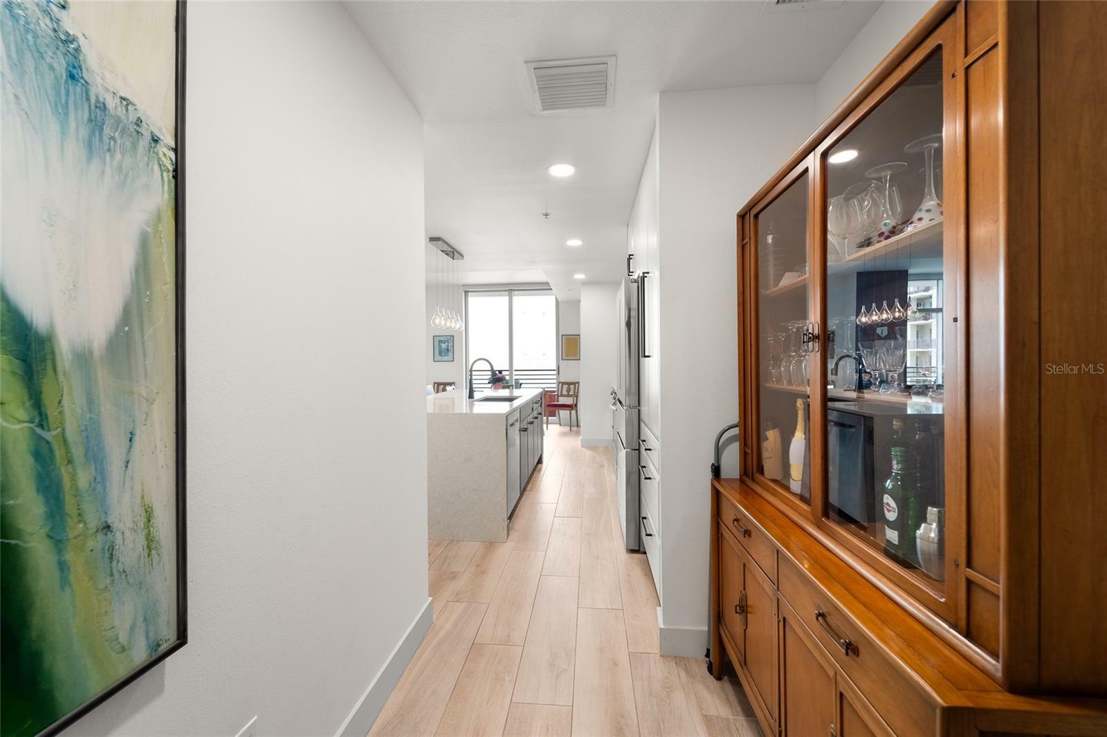 Property Photo:  1208 E Kennedy Boulevard 732  FL 33602 