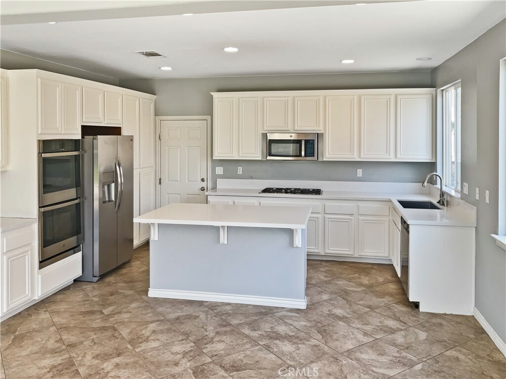 Property Photo:  6720 White Clover Way  CA 92880 