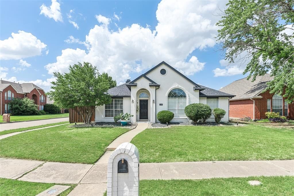 Property Photo:  11300 Oxford Place  TX 75035 