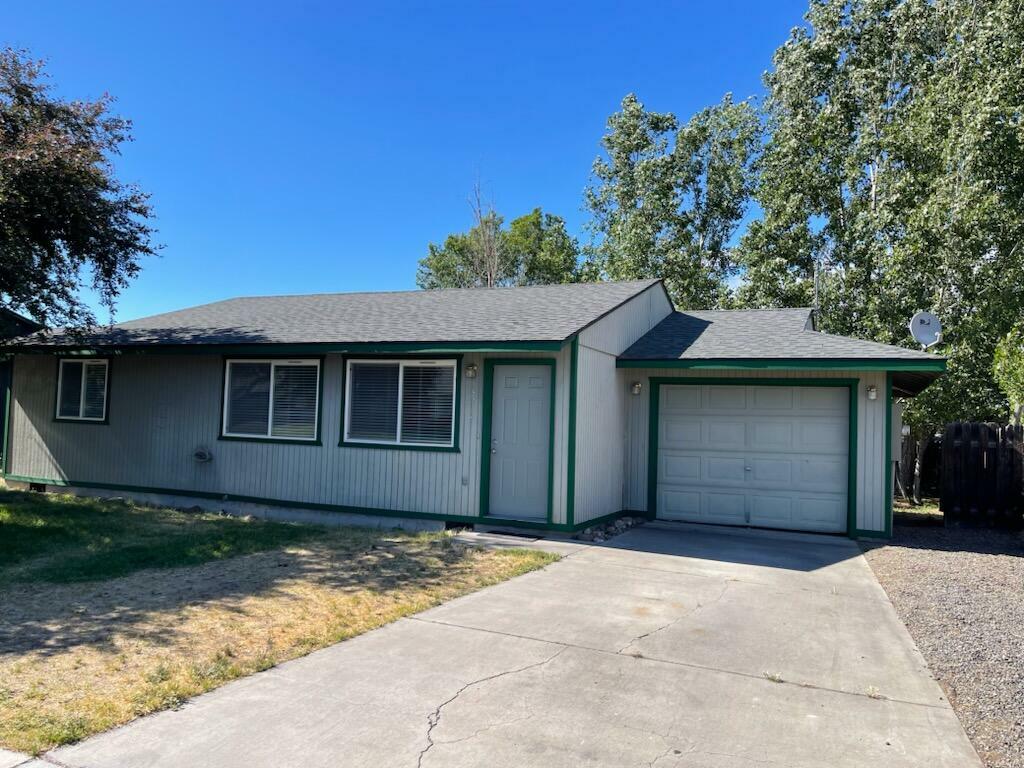 Property Photo:  3217 SW Quartz Avenue  OR 97756 