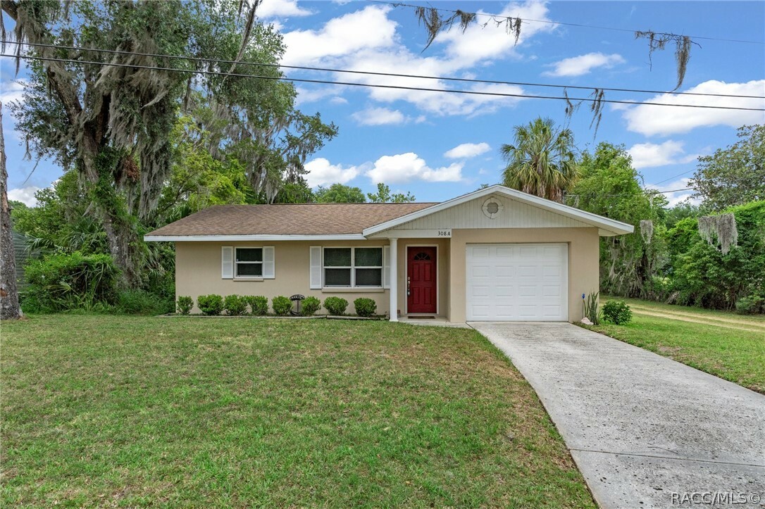 Property Photo:  308 Lake Street  FL 34450 