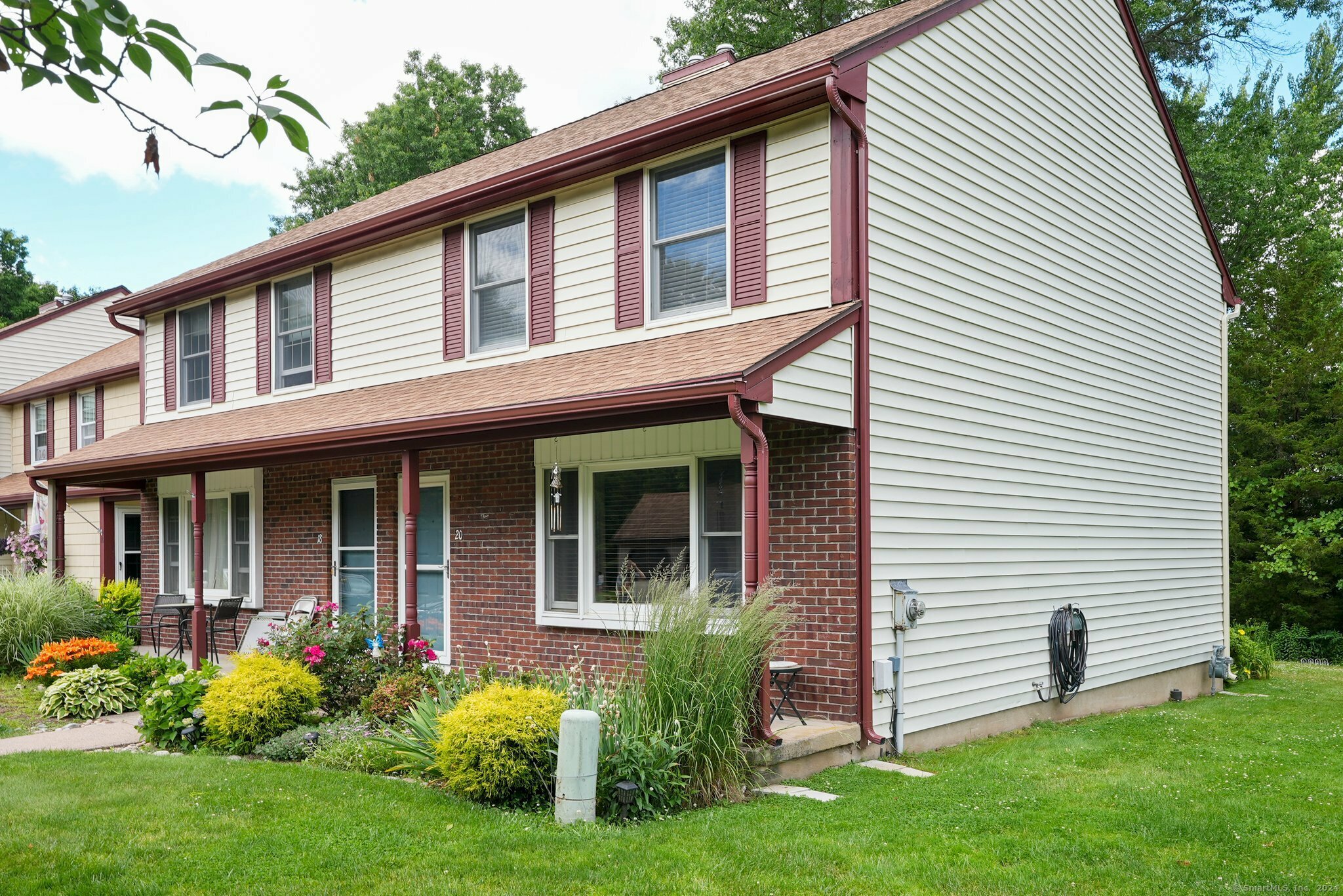 Property Photo: 20 Winesap Circle 20 CT 06067