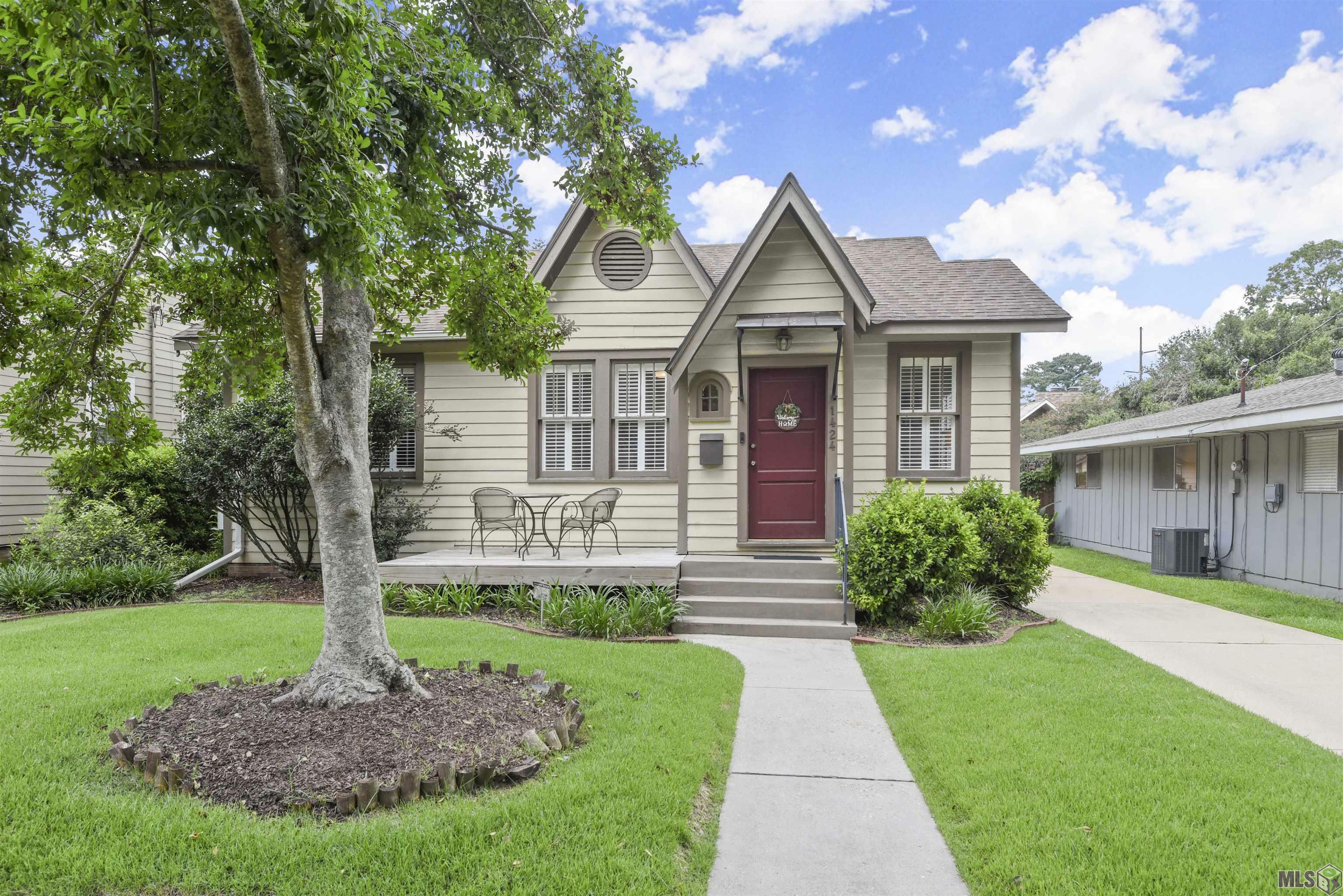 Property Photo:  1424 Saint Rose Avenue  LA 70808 