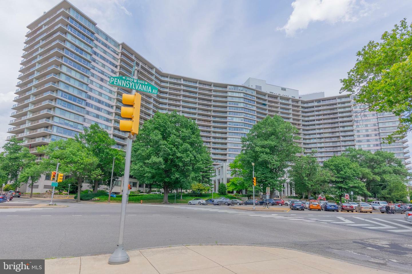 Property Photo:  2401 Pennsylvania Avenue 8B22  PA 19130 